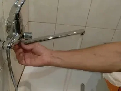Установка смесителя для душевой кабины
